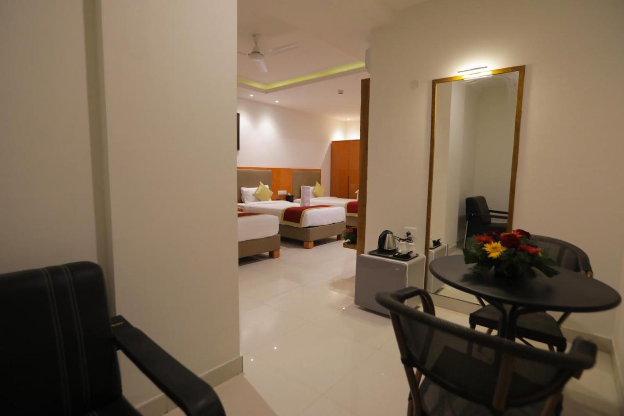 V One Hotel-Ambara Elite Bangalore Bagian luar foto